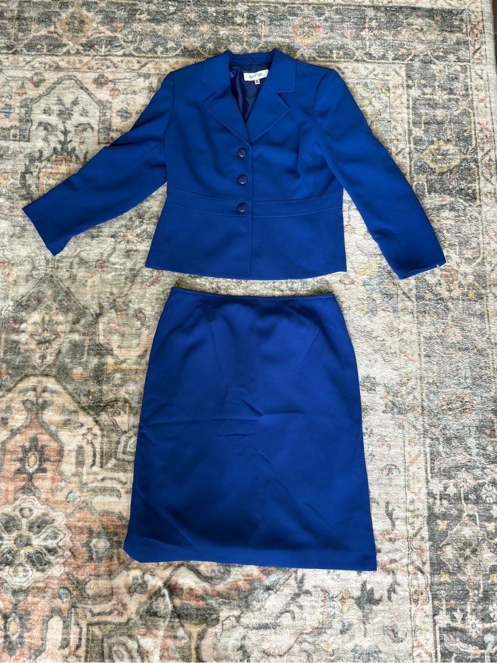 Women's Royal Blue Two-Piece Skirt Suit - Classic Tailored Set